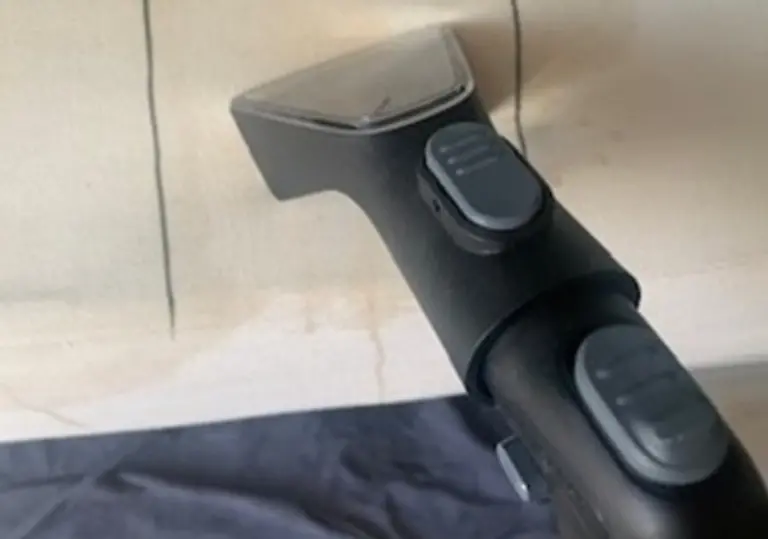 Kärcher Saugstärke Regler im Kaffeefleck Test